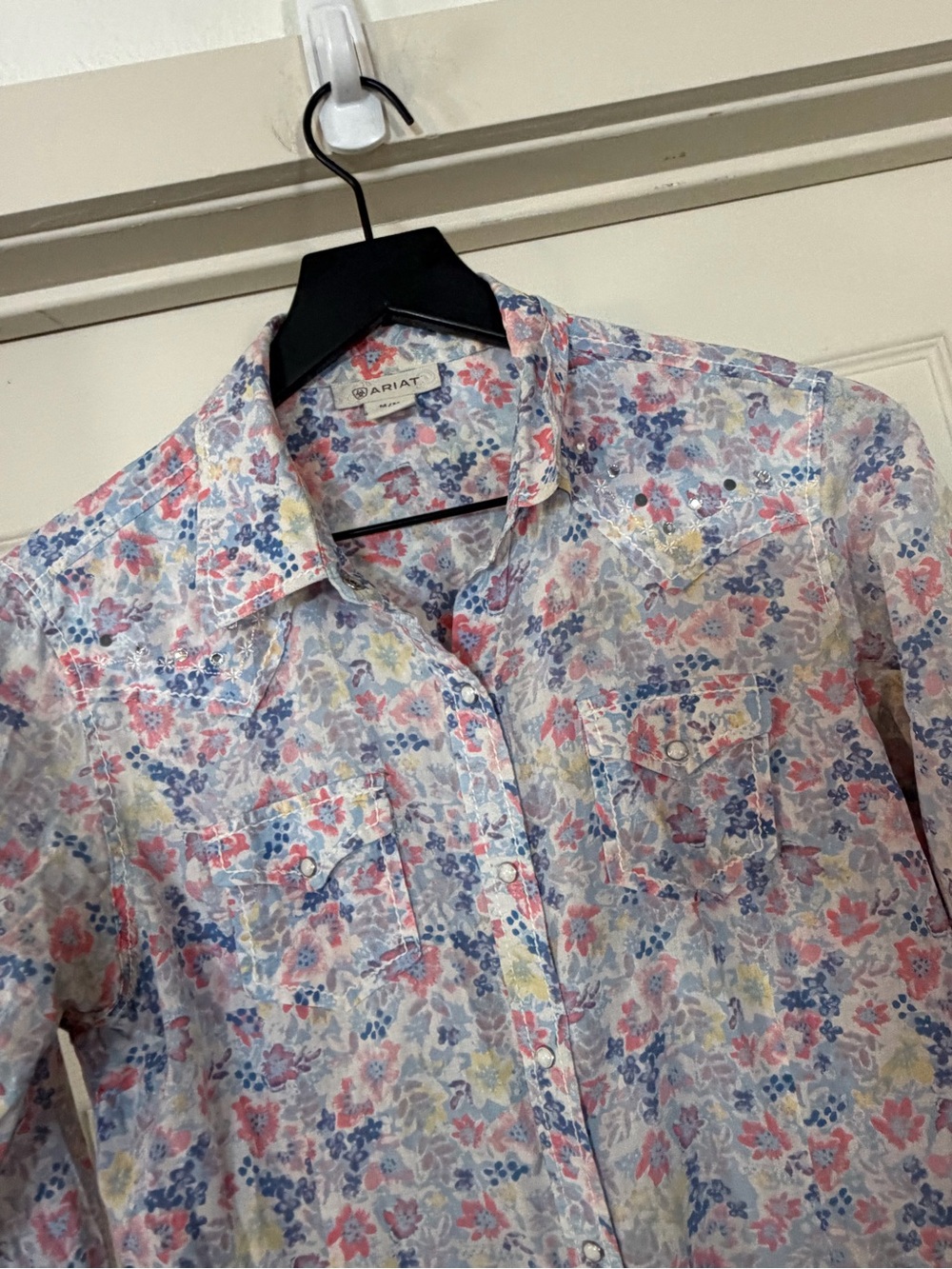 Ariat Floral Pearl Snap Shirt - Pink & Blue long sleeve sz M - Picture 3 of 9